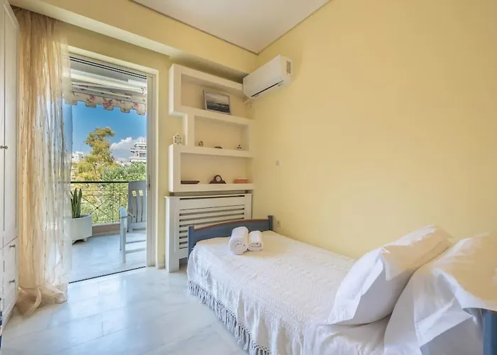 Central 3Br Apartment Next To Panormou Metro!